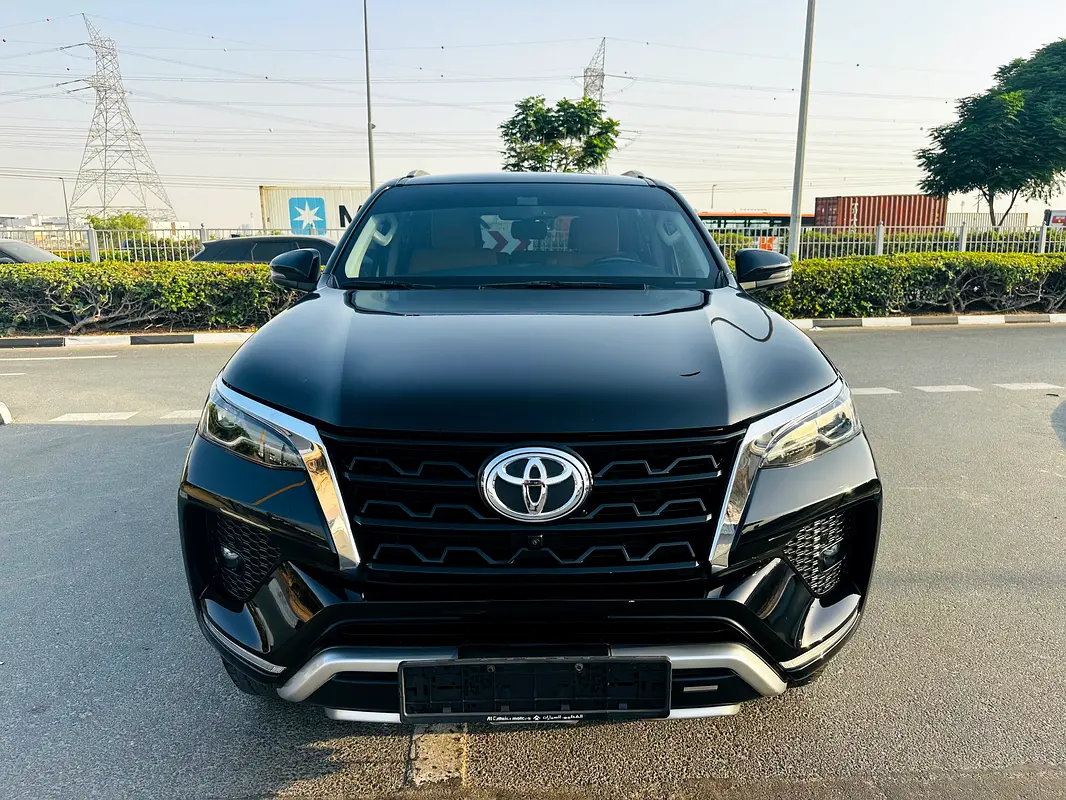 Toyota Fortuner 2024 — photo 1 of 19