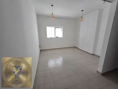 شقه غرفه وصاله اطلاله مفتوحه مساحه واسعه تكييف مركزي مبني جديد قريب من مستشفي السعودي الالماني والكورنيش