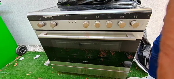 Siemens used 6 burner freestanding electric cooktop with oven - good condition