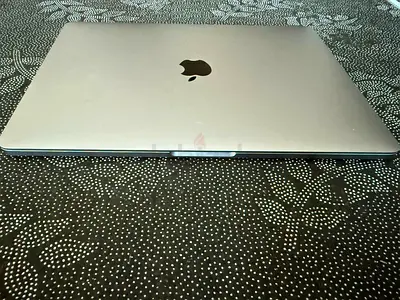 MacBook pro m1 2020  8GB/512GB  93% Battery  With orignal charger and orignal box
