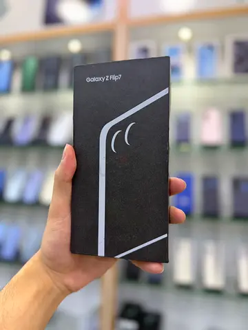 Samsung Galaxy Z Flip 7 256 Gb Brand New