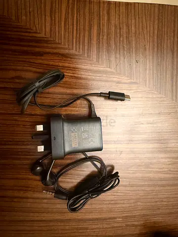 ORIGNAL NOKIA TYPE CHARGER AND ORIGNAL NOKIA HEADPHS 3.5mm
