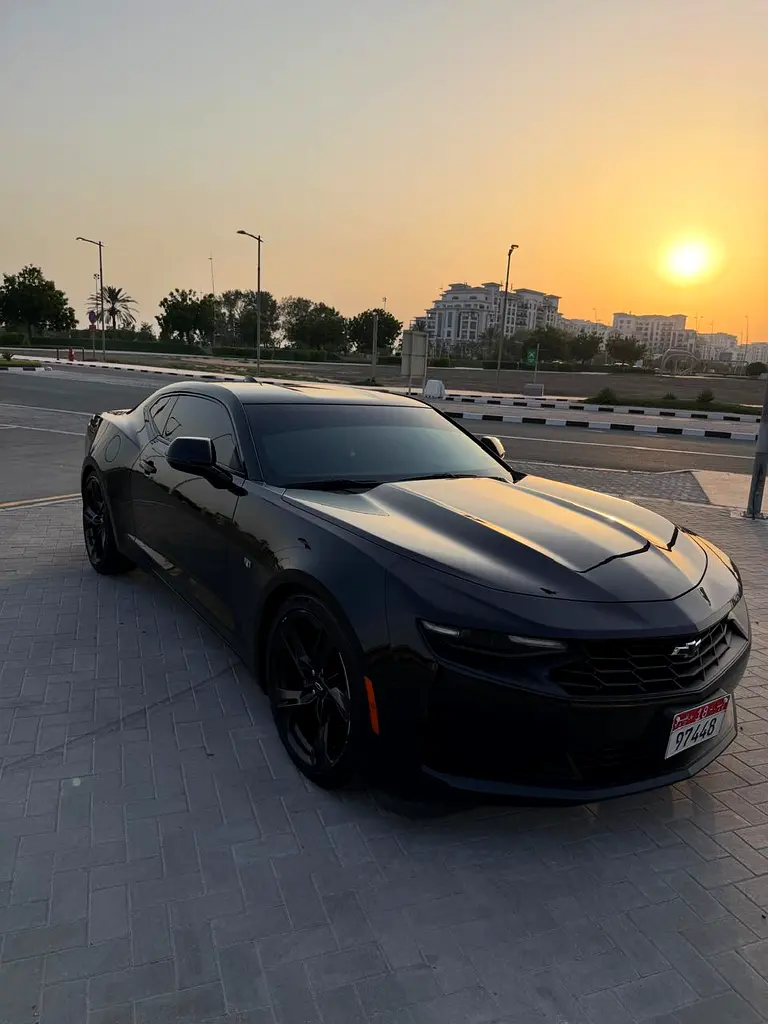 Chevrolet Camaro 2021 — photo 1 of 11