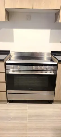 Siemens Electric Cooker 90x60cm With Oven