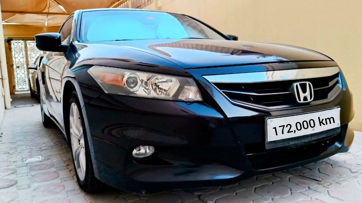 Honda Accord 2011 — photo 1 of 7
