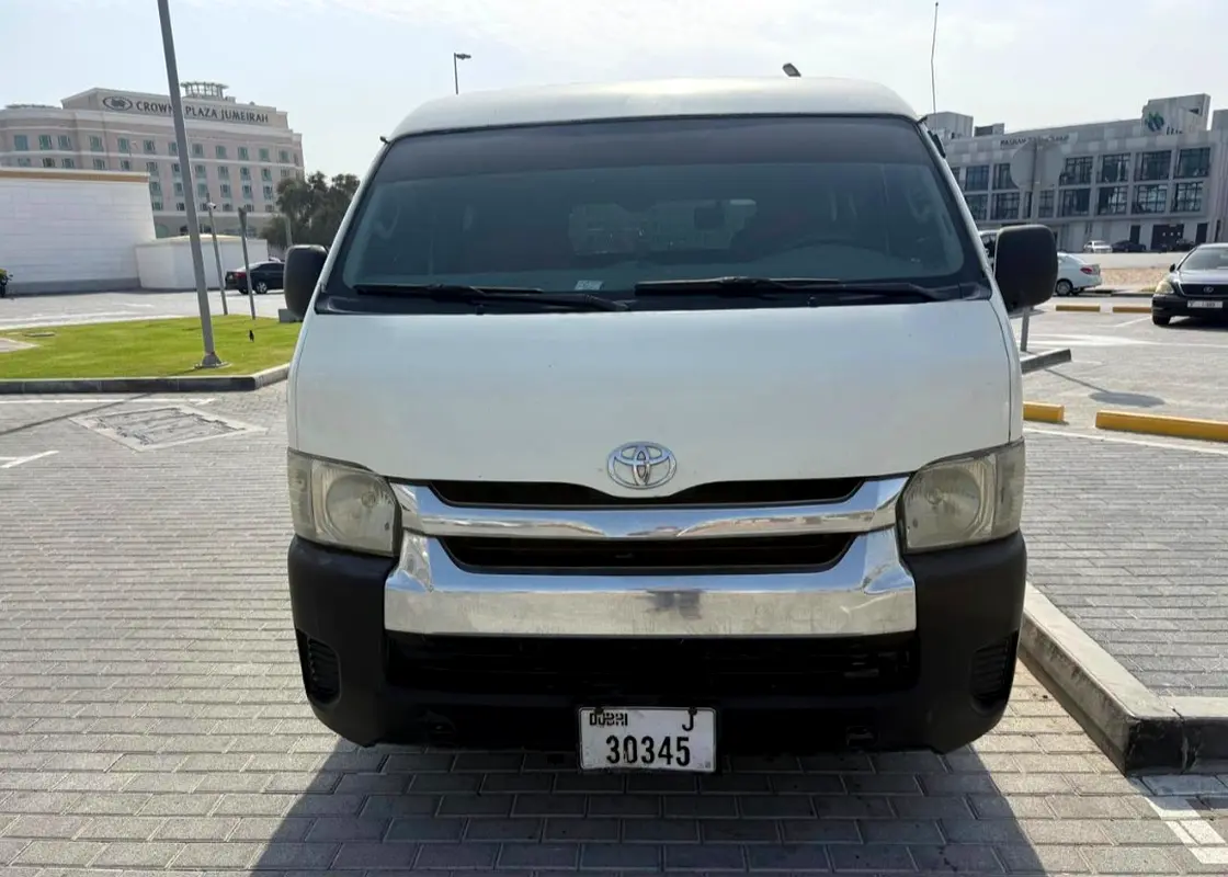 Toyota Hiace 2014 — photo 1 of 10