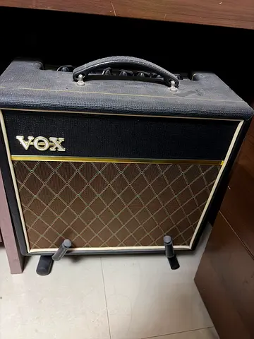 Vox guitar amplifier combo - used, good condition