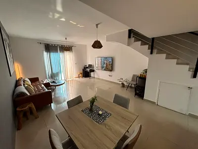 SPACIOUS SINGLE ROW 3BR VILLA BIG GARDEN BOOK NOW