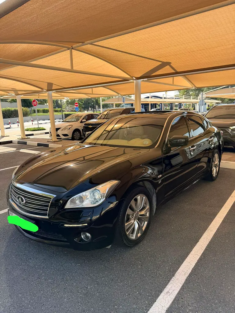 Infiniti Q70 2015 — photo 1 of 7