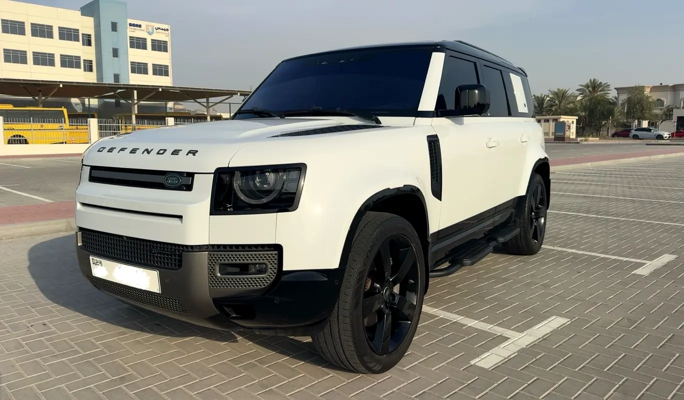 Land Rover Defender 2022 — photo 1 of 20