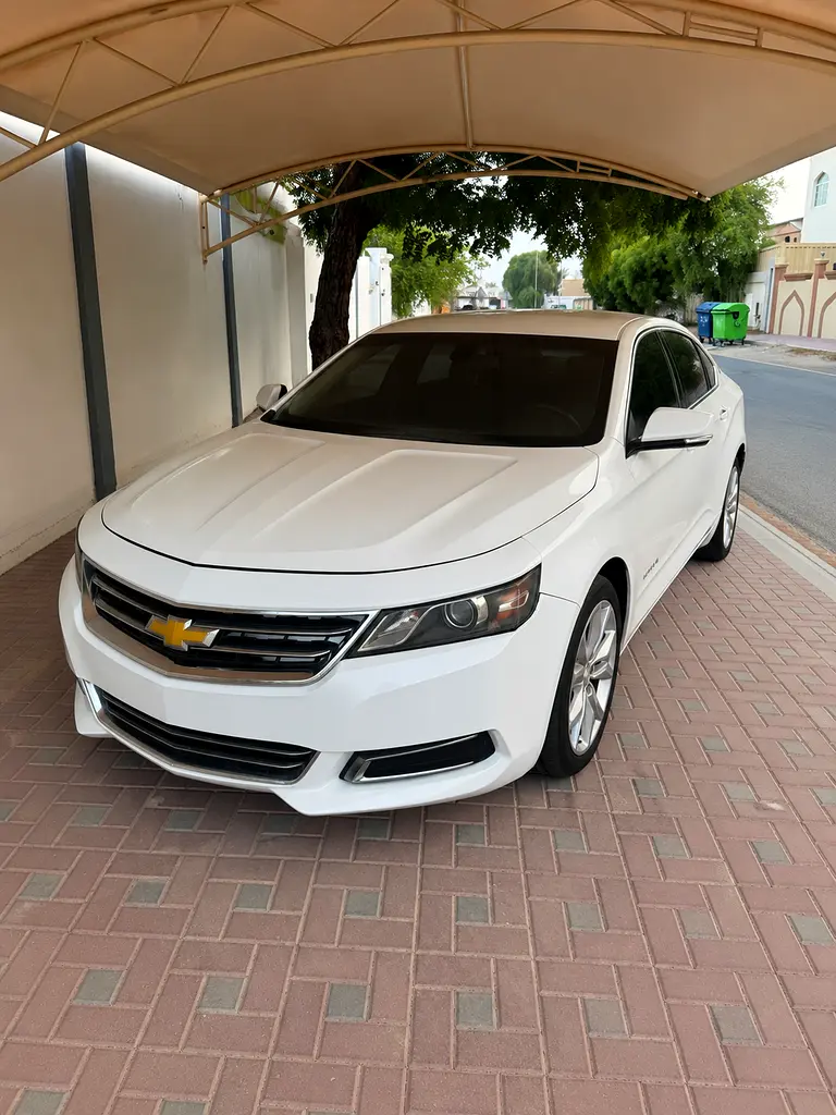 Chevrolet Impala 2018 — photo 1 of 3