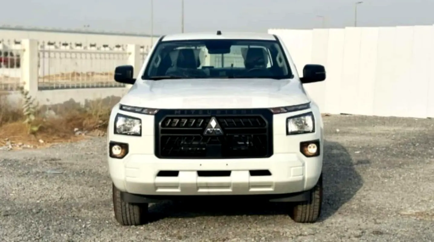 Mitsubishi L200 2024 — photo 1 of 15