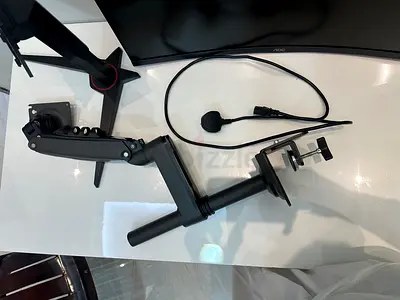 32in monitor and table stand
