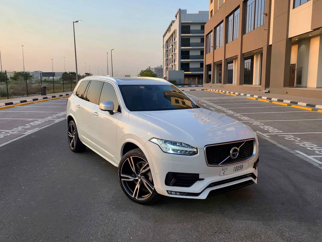 Volvo XC90 2017 — photo 1 of 17