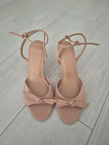 Stradivarius Nude Bow Heels – Size 41