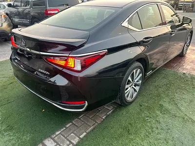 صورة 4 لـ 2020 Lexus ES-SERIES