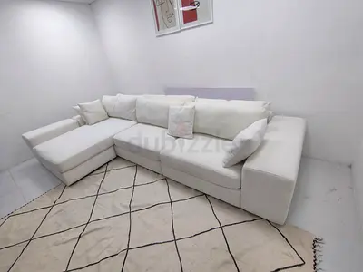 Like new condition Eicholltz brand lshape comfortable sofa