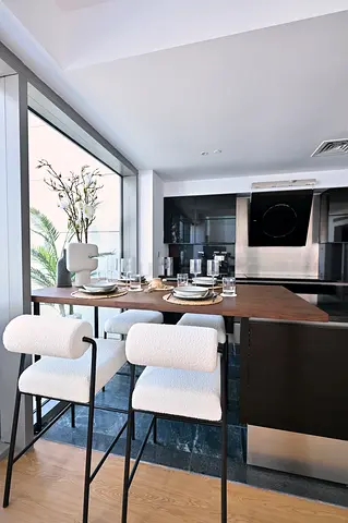 Set of 4 Modern White Bar Stools Chairs with wooden Kitchen Block Extension