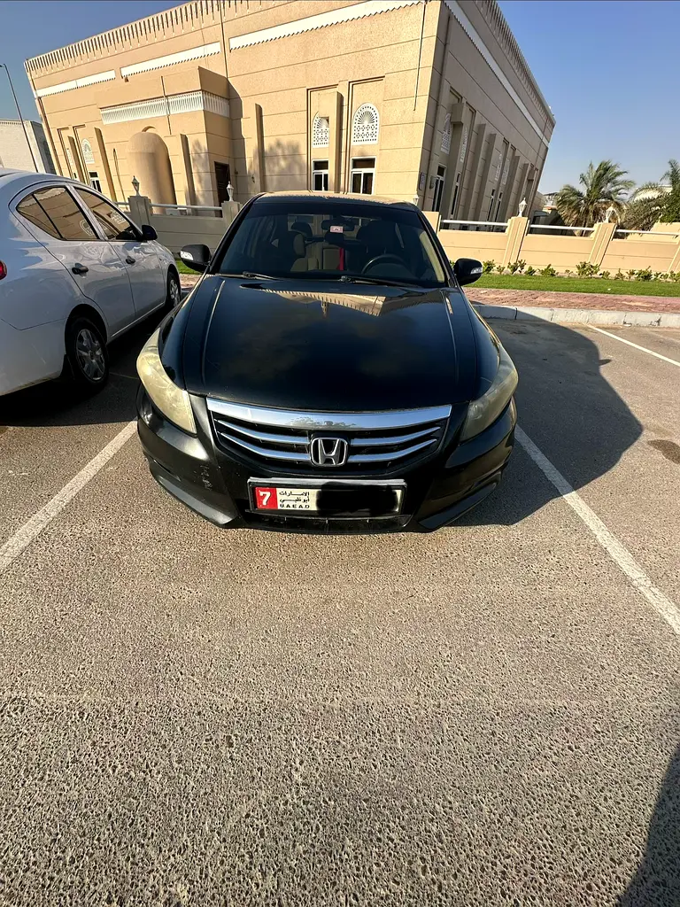 Honda Accord 2011 — photo 1 of 4