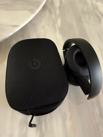 Beats Studio3 Wireless Over-Ear Headphones with Carry Case