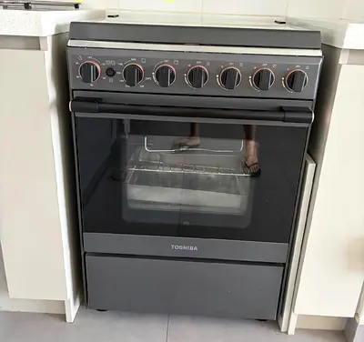 Toshiba freestanding gas cooker with oven - good working condition