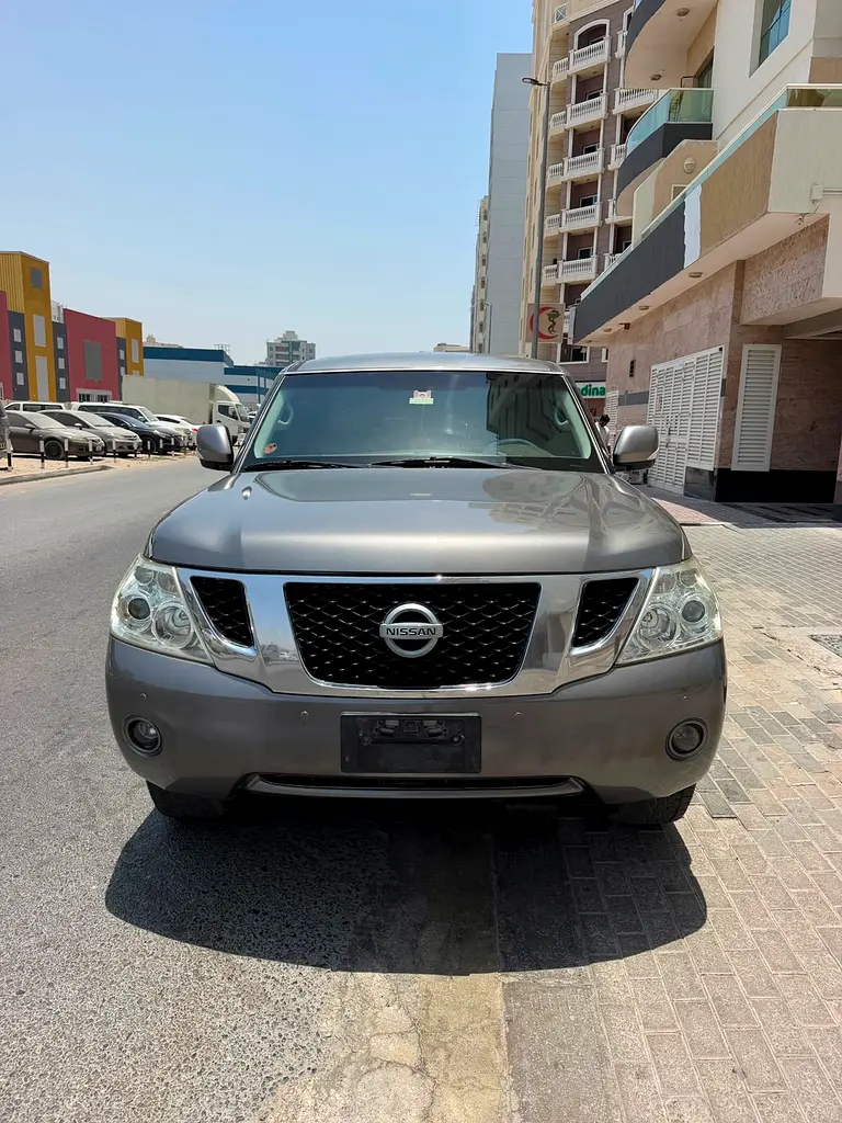 Nissan Patrol 2012 — photo 1 of 19
