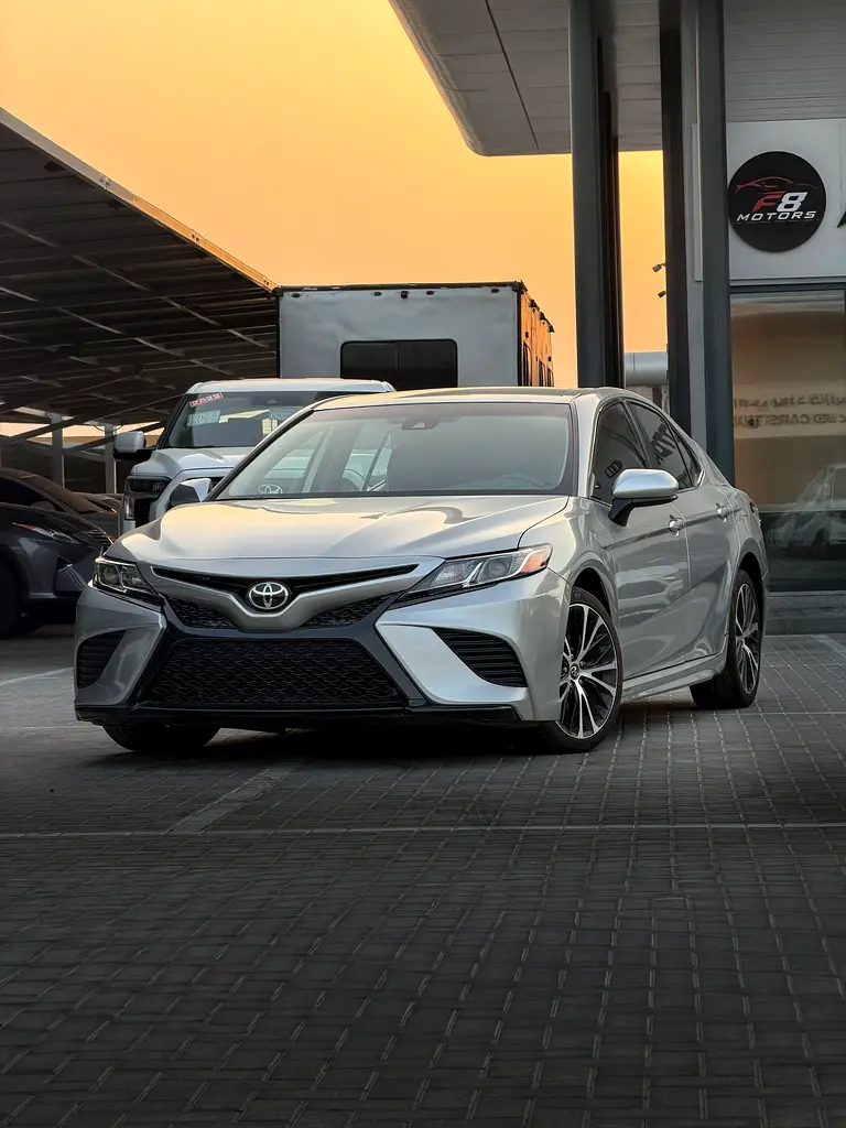 Toyota Camry 2020 — photo 1 of 10