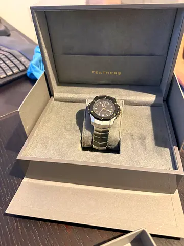 Feathers mens black sport watch in original box