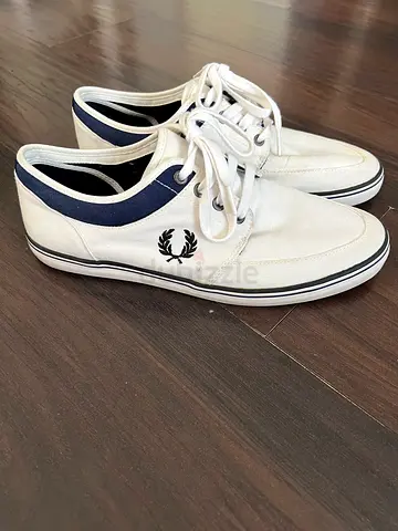 Fred Perry snickers
