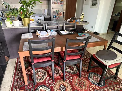 Table with 6 chairs