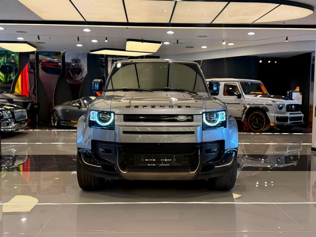 Land Rover Defender 2023 — photo 1 of 20