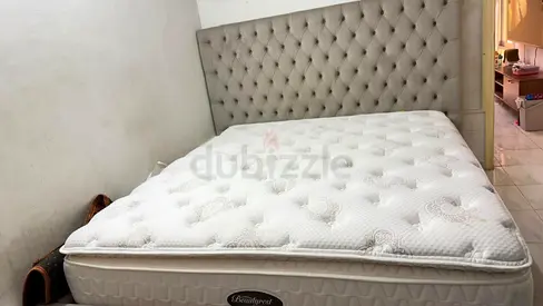 Queen size tufted conopy headboard bed with mattress - good condition