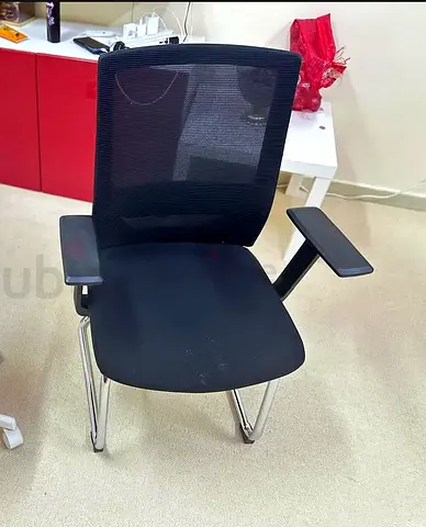 Black Mesh Office Visitor Chair with Armrests - Good Condition