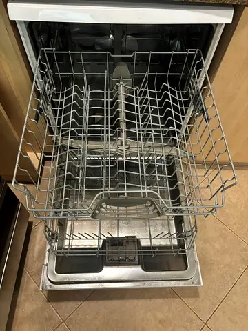 Built-in Dishwasher in Good Working Condition