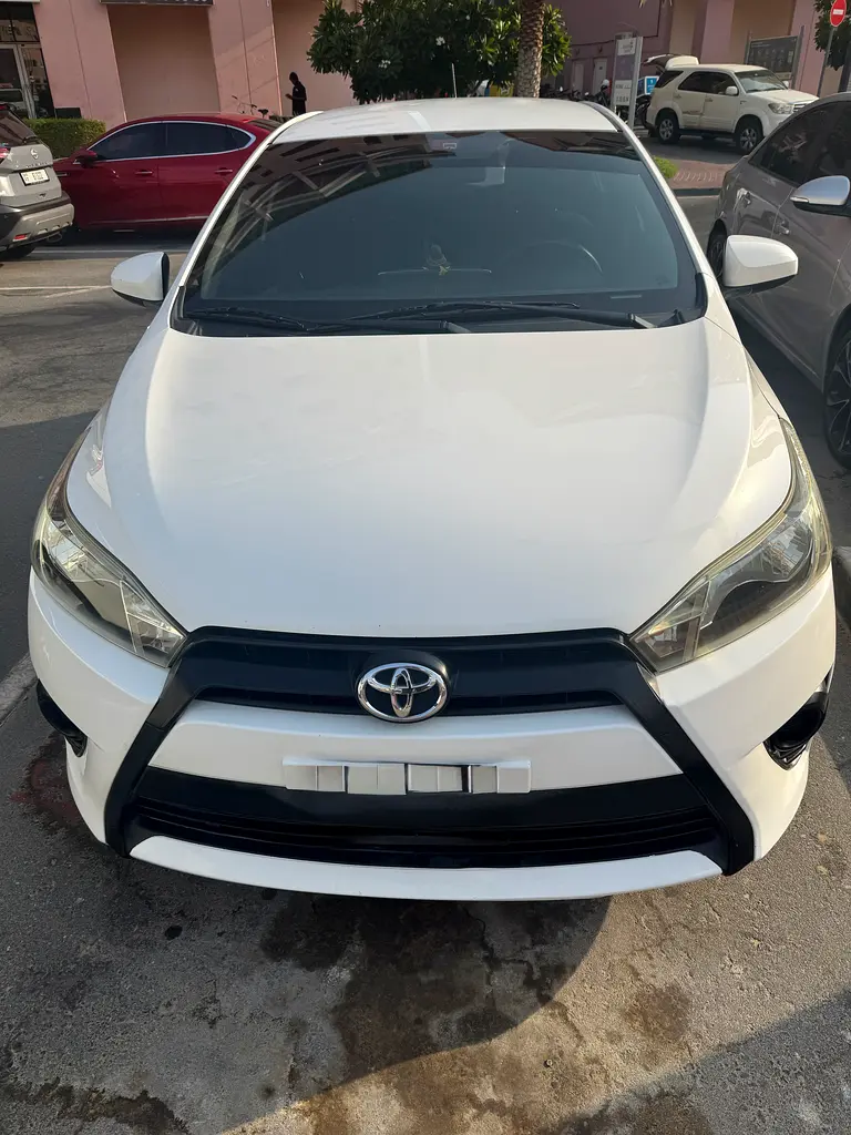 Toyota Yaris 2016 — photo 1 of 6