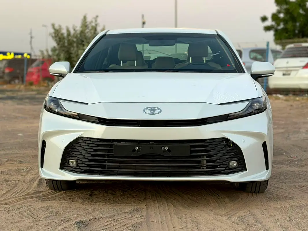 Toyota Camry 2026 — photo 1 of 13