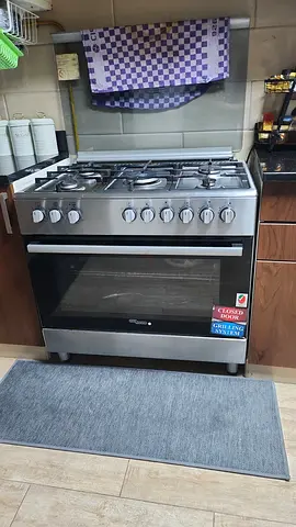 Used freestanding gas cooker with oven - good working condition