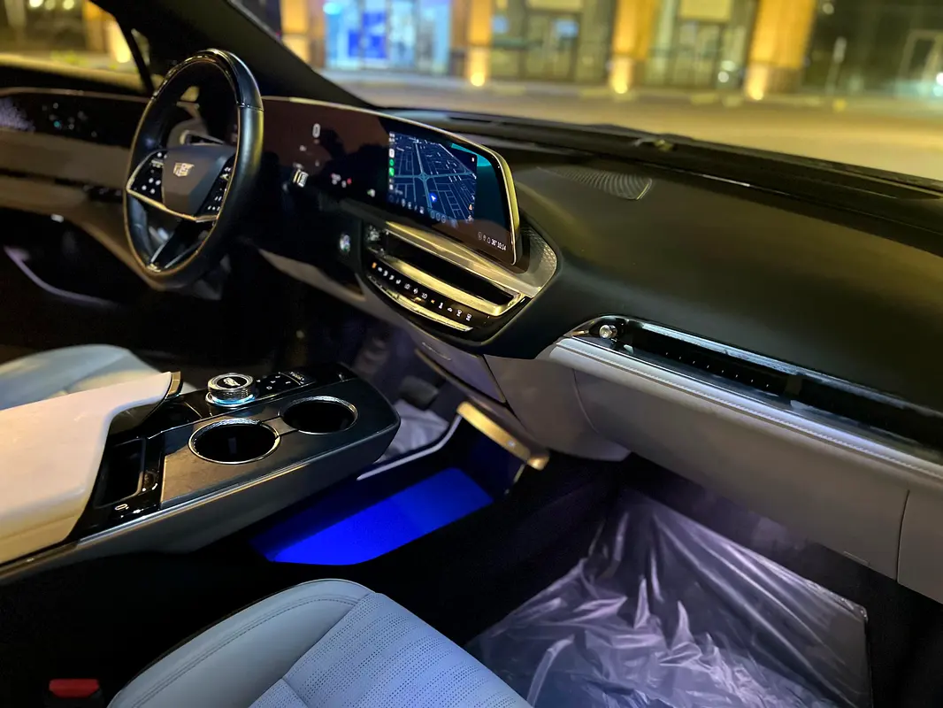 Cadillac Lyriq 2023 — photo 1 of 11
