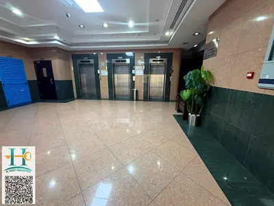 🏡 فرصة مميزة للإيجار ✅ شهر مجاني  ✅ موقف سيارات (باركن) مجاني 📍 الموقع: على شارع خليفة، أول مخرج إلى دبي والشارقة