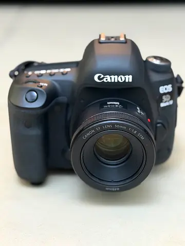 Canon 5D Mark IV Kit