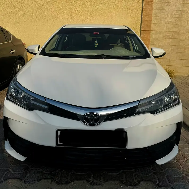Toyota Corolla 2017 — photo 1 of 7