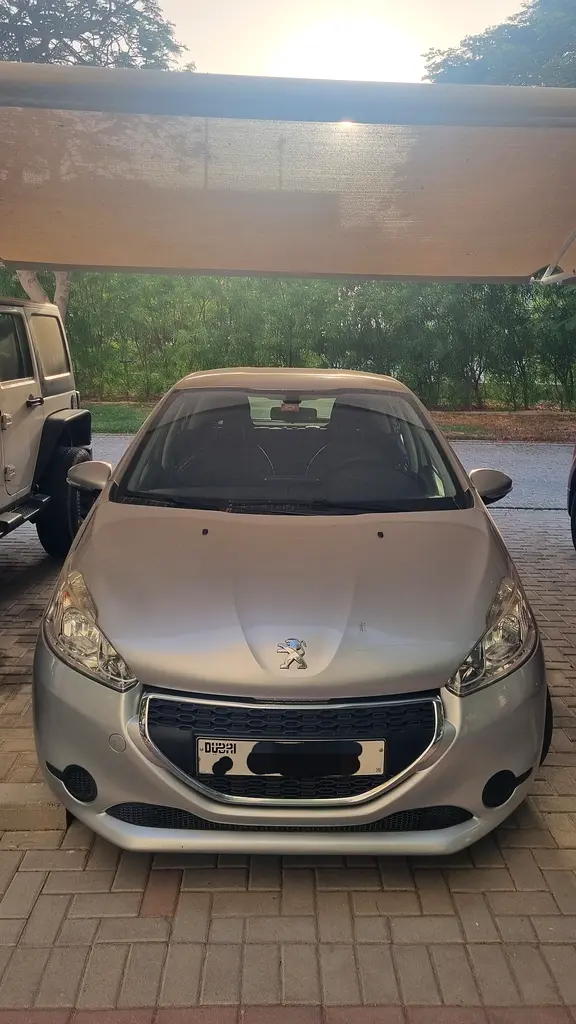 Peugeot 208 2015 — photo 1 of 7
