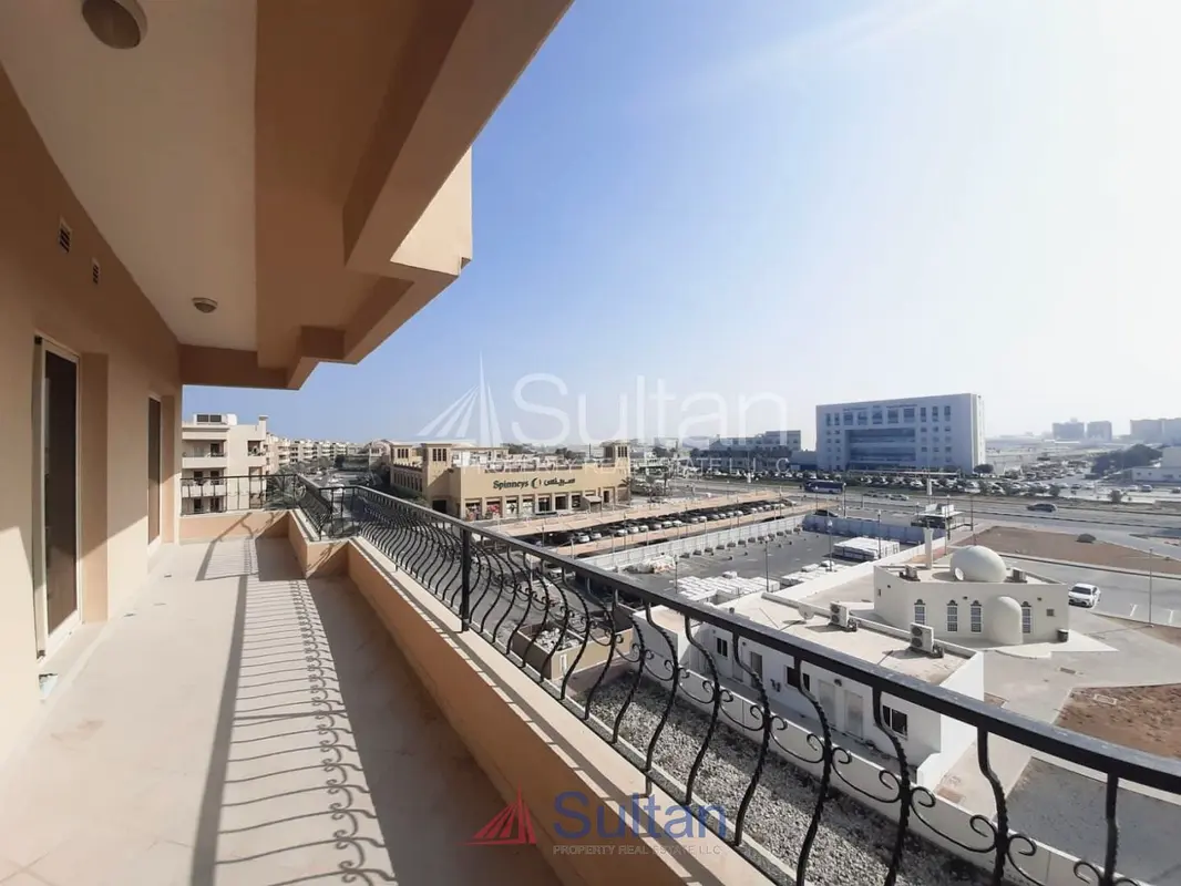 Lovely 1 Bed High Floor Beach/ Mall/Pool Access