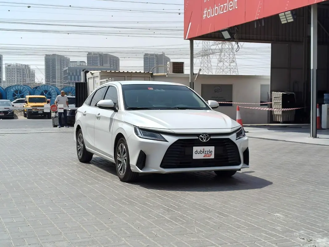 Toyota Yaris 2023 — photo 1 of 14