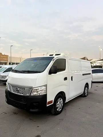 Nissan Urvan NV350 Chiller Model 2016 GCC Specs Good condition 220,000 lm