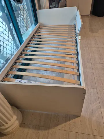 Ikea Sundvik toddler/crib frame in white - good used condition