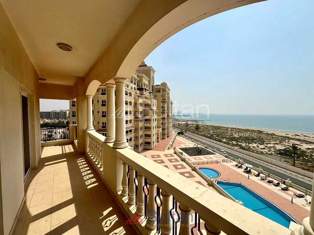 Fabulous Top-Floor 2BR with Amazing Views