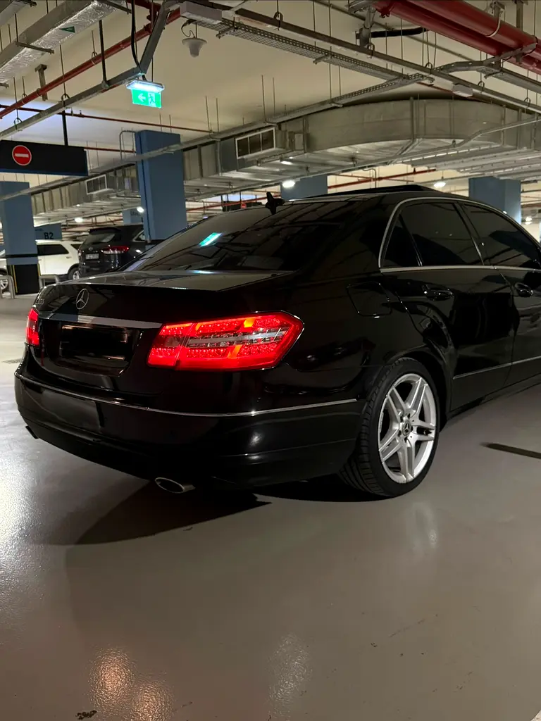 Mercedes-Benz E-Class 2011 — photo 1 of 14