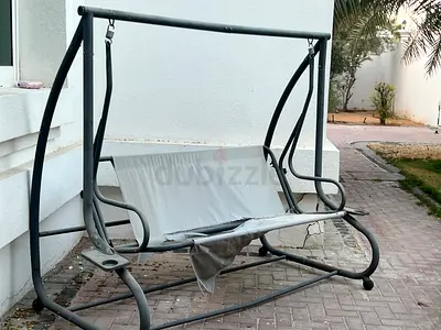 Free Outdoor 3-seater metal garden swing frame