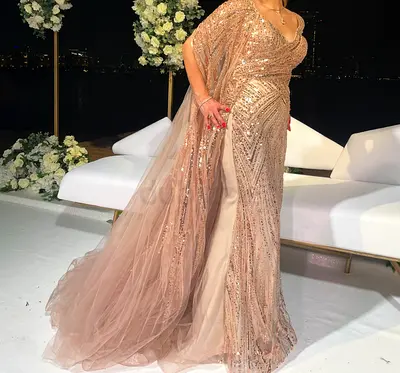 Elegant rose-gold sequin evening gown with tulle train - size approx L